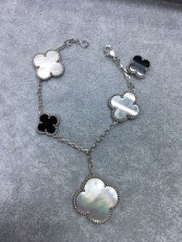 Van Cleef Pure Alhambra
